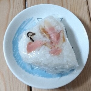 おにぎり ( 鮭フレーク 塩昆布 白だし )